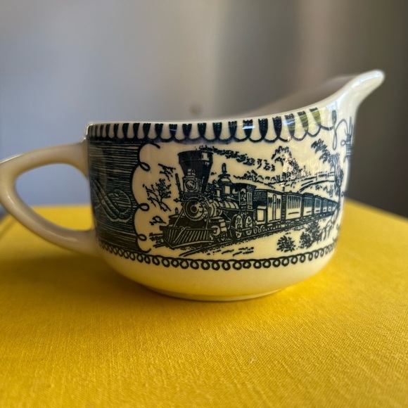 YvesVintage Train Design Creamer - Picture 2 of 7